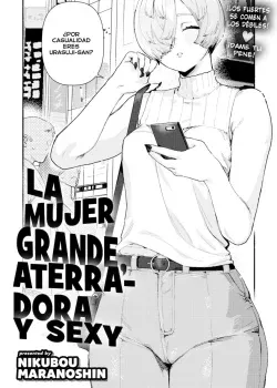 La mujer grande aterradora y sexy